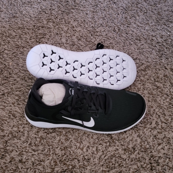 Nike - Picture 4 of 5